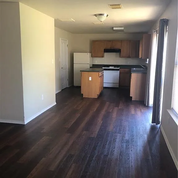 5805 Lark Creek Dr — Photo 2