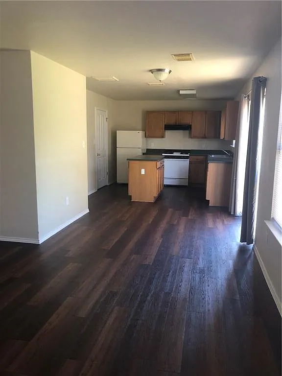 Building Photo - 5805 Lark Creek Dr