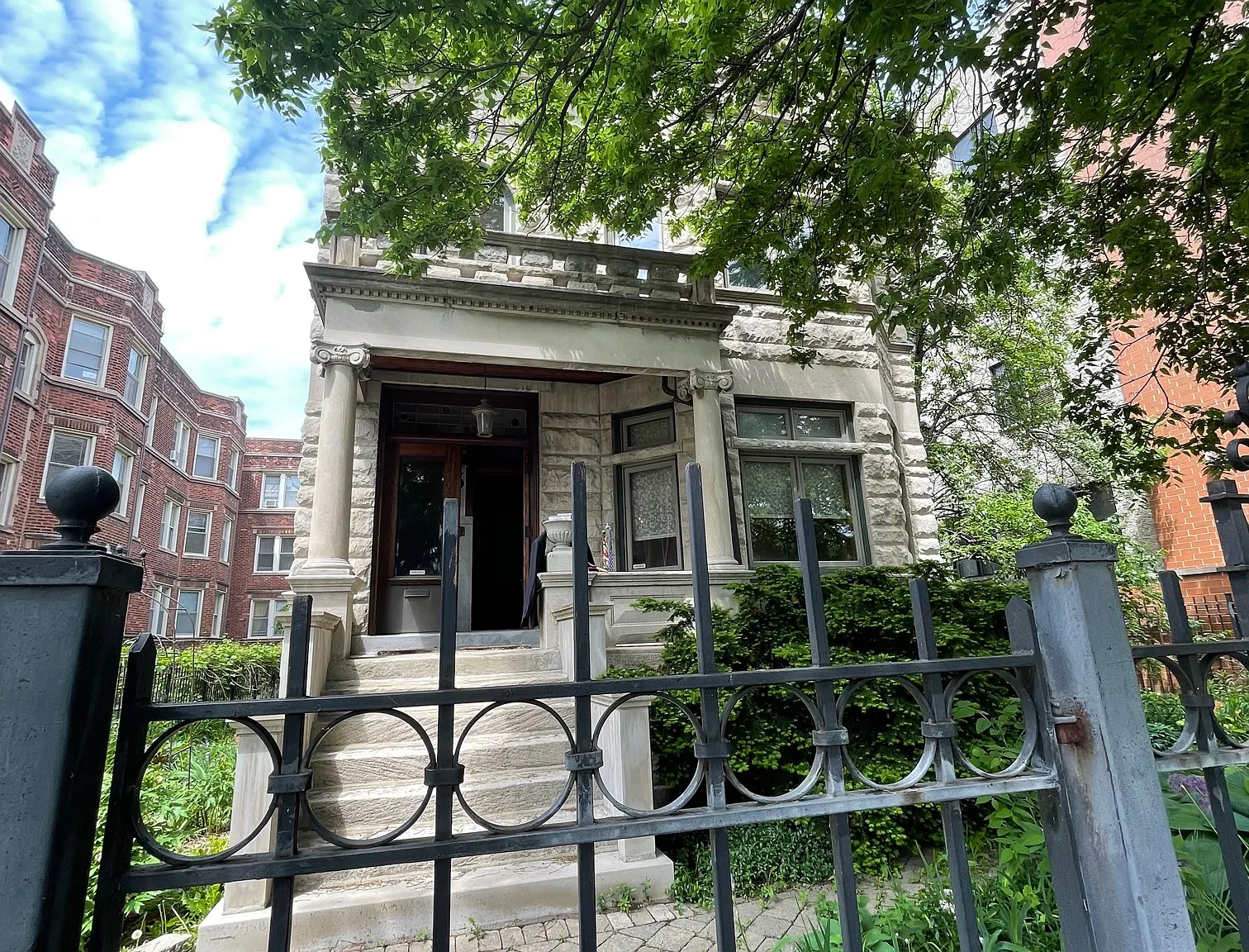 3 bed, 2104 sqft, $4,400 — Photo 1