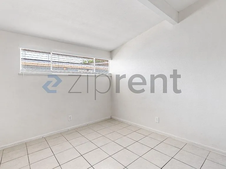 221 Milinane Dr — Photo 16