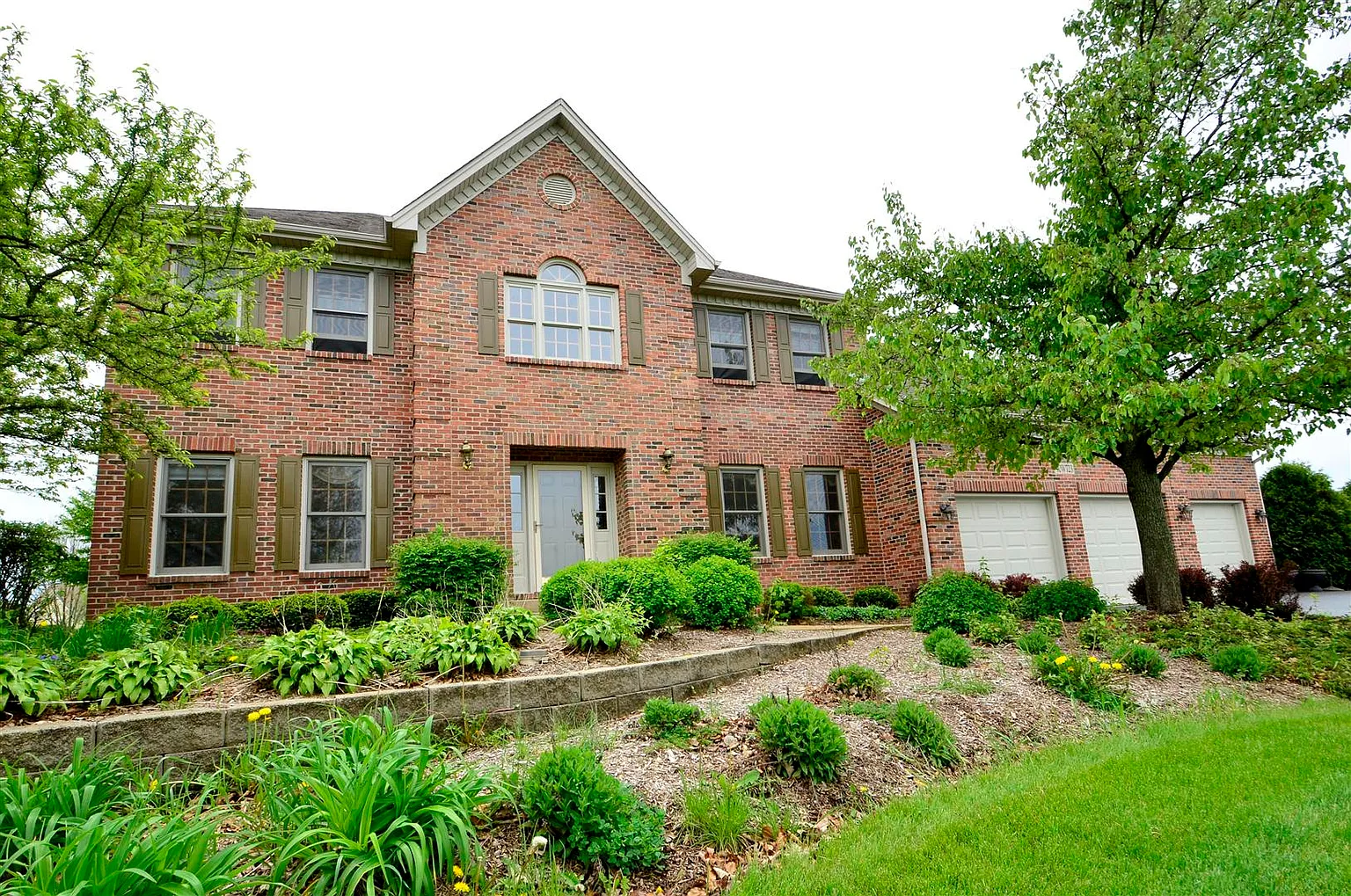 40W723 Willowbrook Dr photo 1