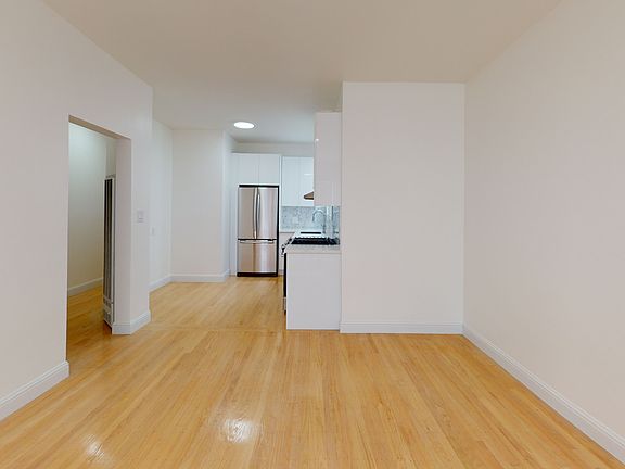 2nd image of 1571 Sacramento St #9