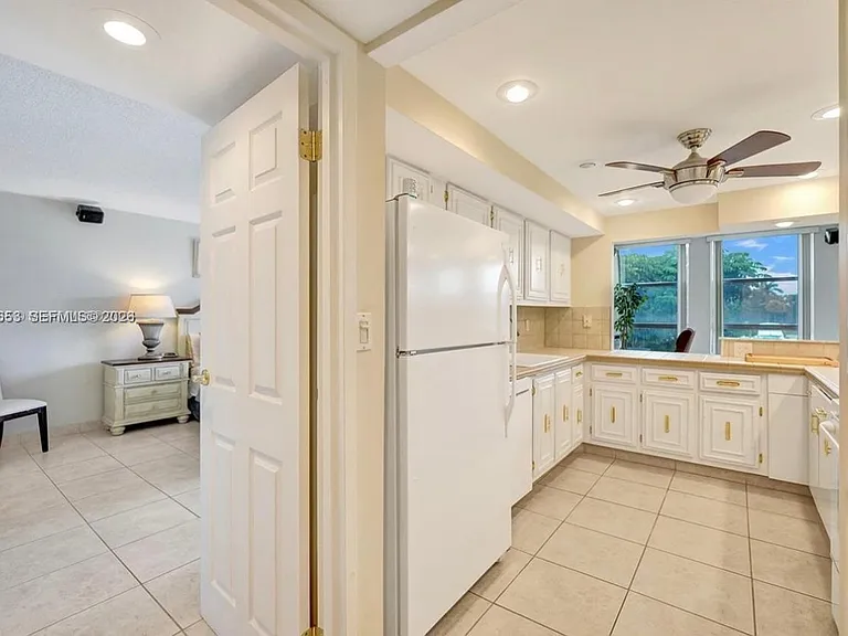 601 Three Islands Blvd #205 — Photo 11