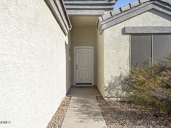 2nd image of 3229 W HUNTINGTON Drive