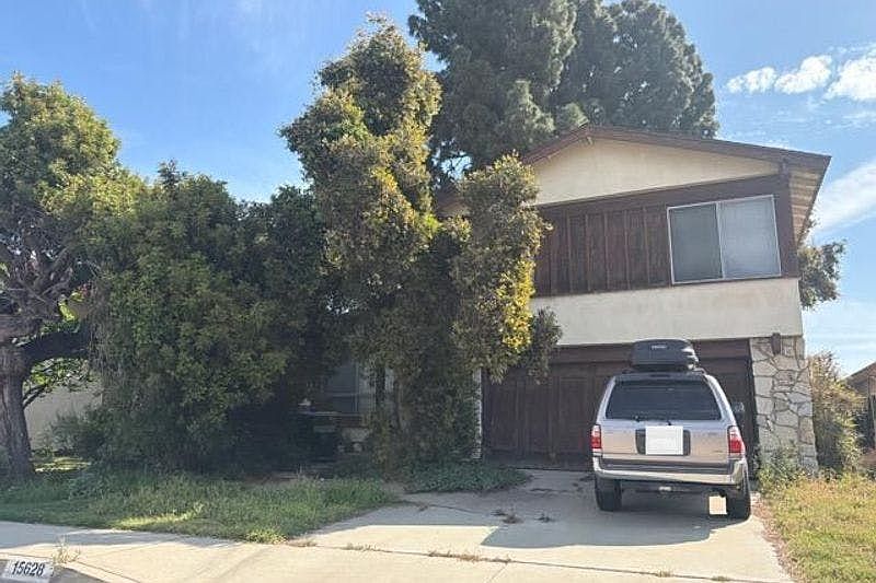 2nd image of 15628 Lancelot Ave