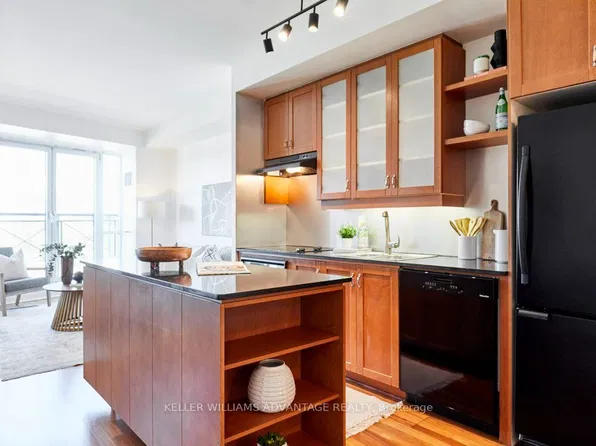20 Scrivener Sq #806, Toronto, ON M4W 3X9