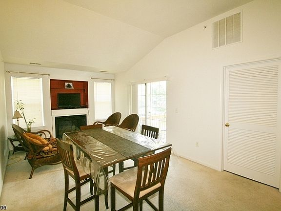 4th image of 818 Honeybrook Cir