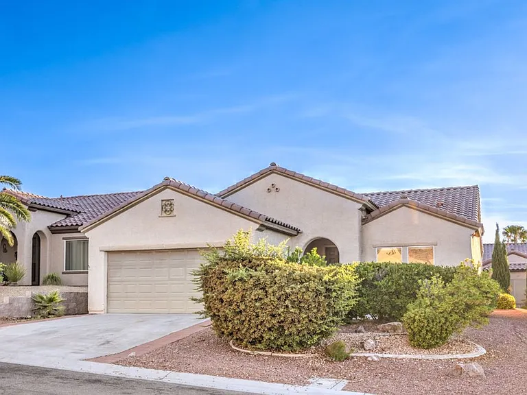 2103 Sawtooth Mountain Dr — Photo 2