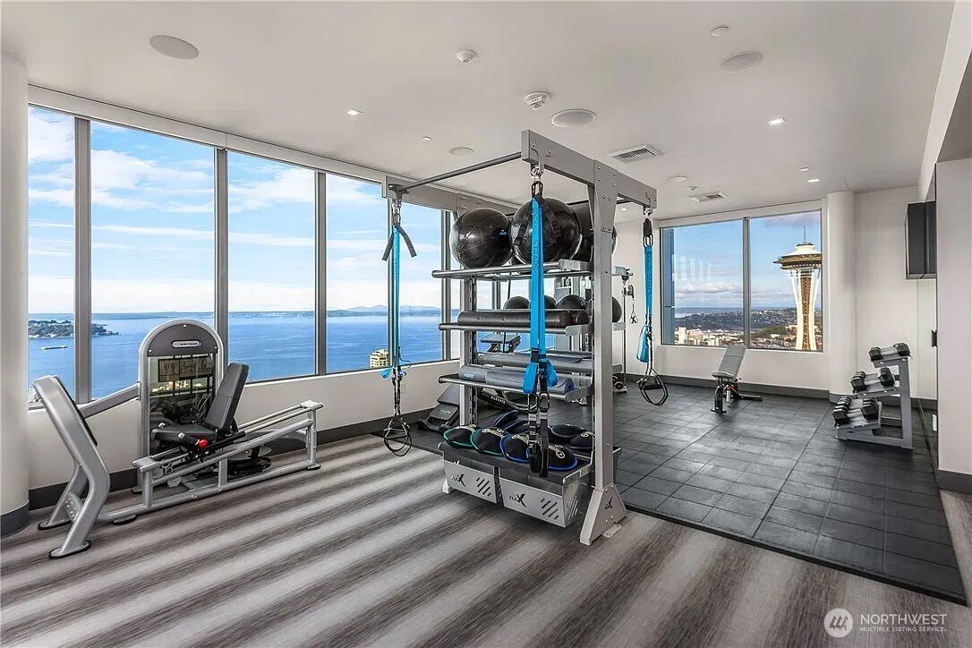 1 bed, 677 sqft, $3,992 — Photo 3