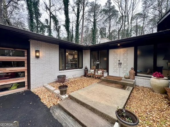 6068 Dee Ct, Stone Mountain, GA 30087