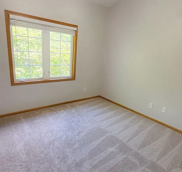 Meadow Court Apartments — Photo 8
