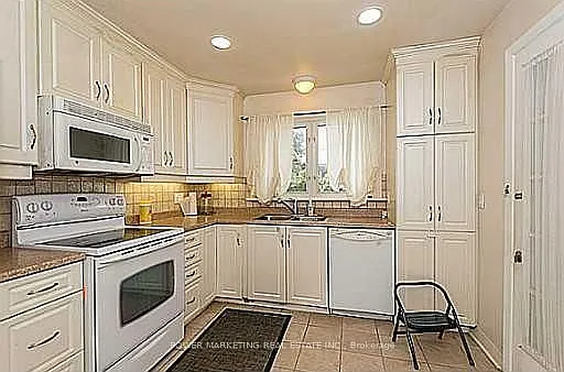 2576 Alta Vista Dr — Photo 6
