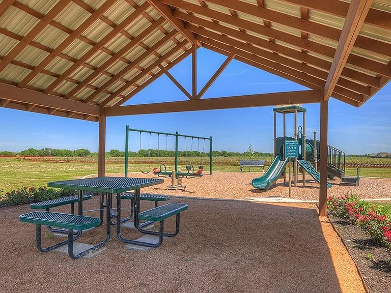 305 Wirecrested Dr — Photo 33
