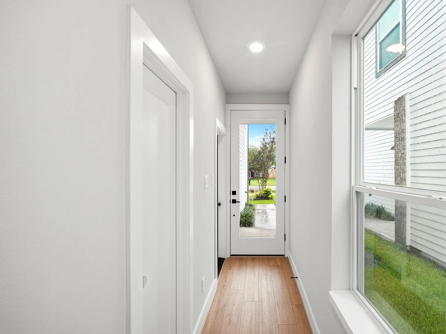 3 bed, 2.5 bath, 1870 sqft, $2,350 — Photo 4