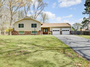 14 Camelot Ct, Manalapan, NJ 07726