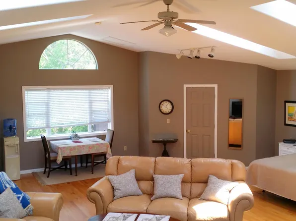 (undisclosed Address), Cazenovia, NY 13035