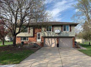 5600 Elk Cir, Lincoln, NE 68516