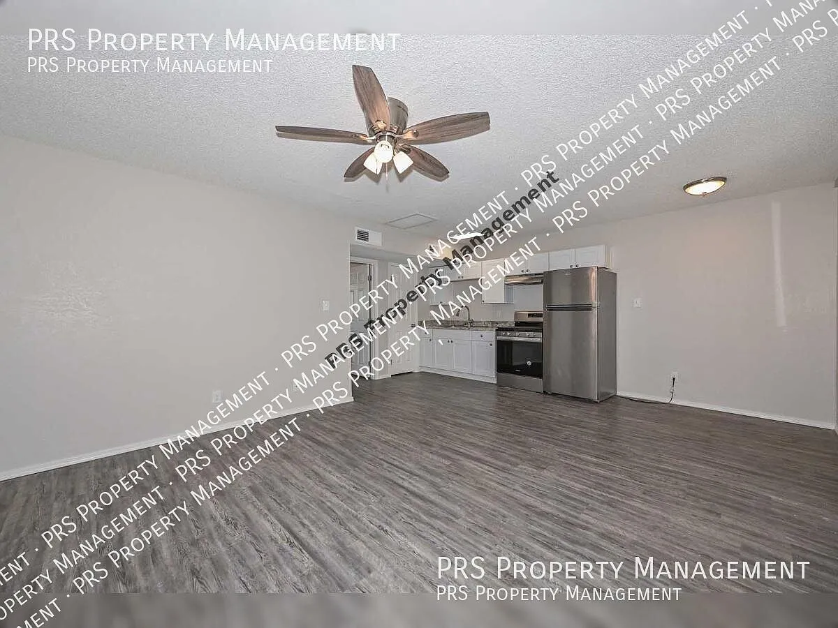 Cozy one bedroom in Country Club Villas! — Photo 4