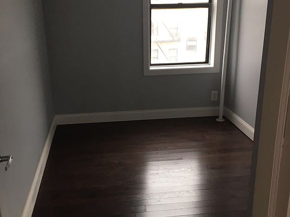 3rd image of 871 Longwood Ave APT 5B