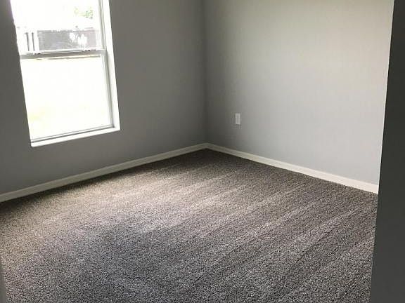 5th image of 344 St Georges Cir