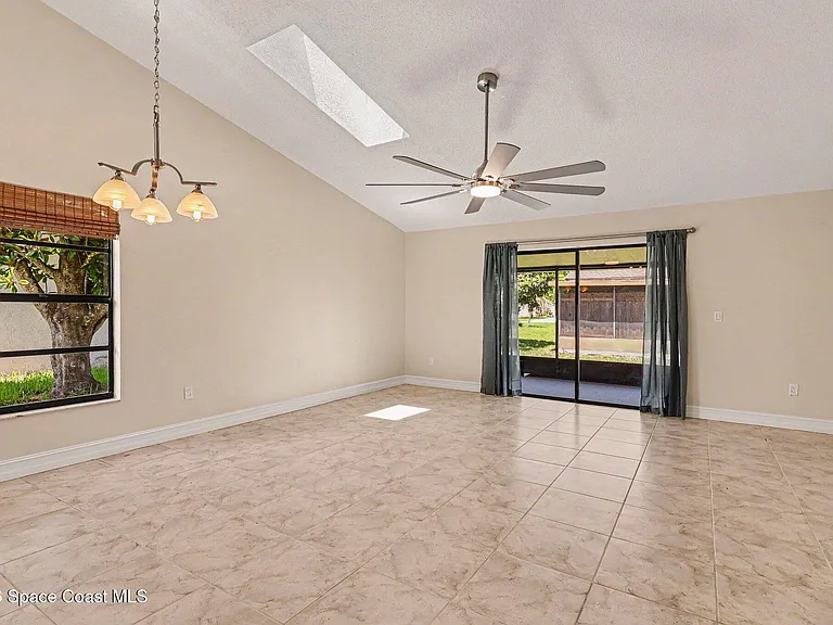 3695 Brentwood Ct — Photo 7
