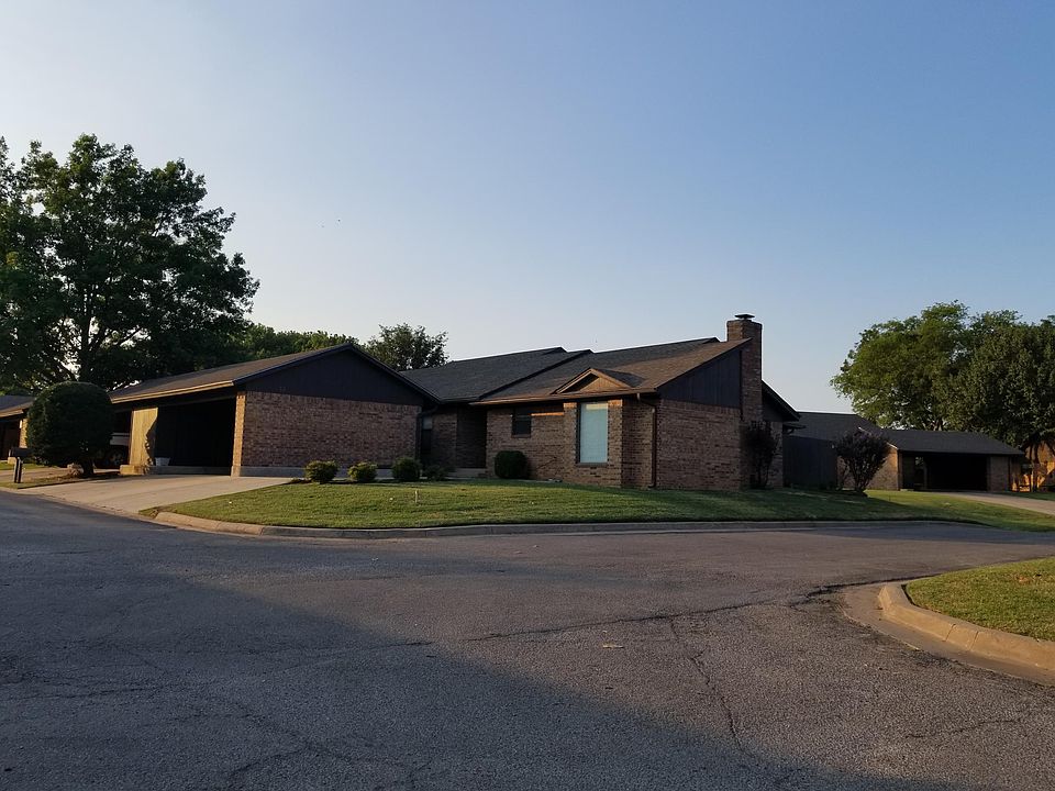 Corner lot with room for 3 or 4 cars off street, double carp