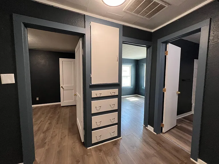 141 S Custer Ave — Photo 15