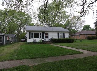 909 Warren St, Henry, IL 61537