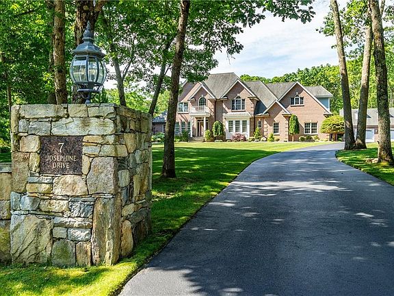 3rd image of 7 Josephine Dr