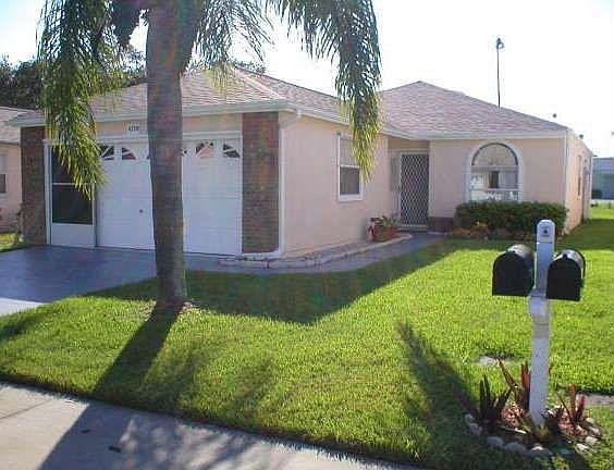 4110 Green Oak Entrance