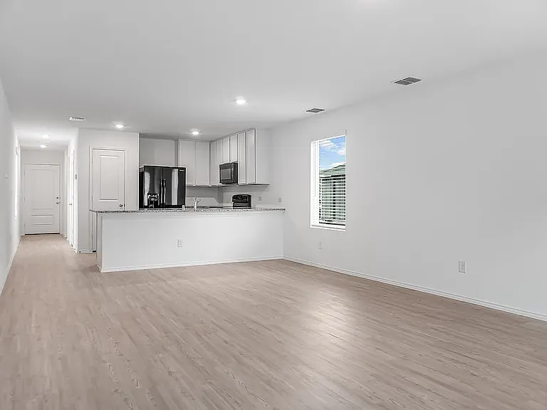 1424 Teak Ln — Photo 2