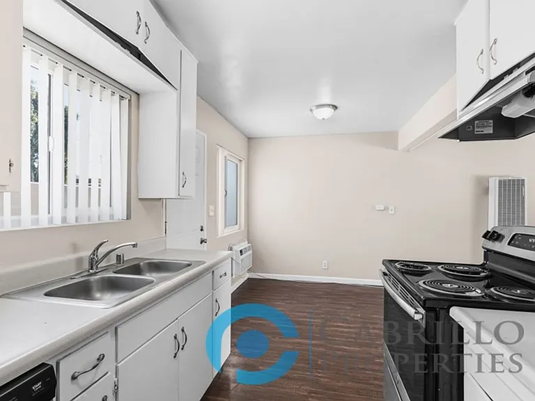 761 South Orange Avenue — Photo 10