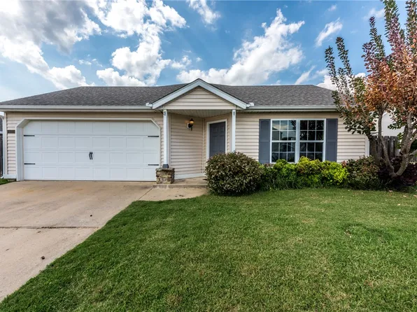 1137 S Holland Dr, Fayetteville, AR 72704