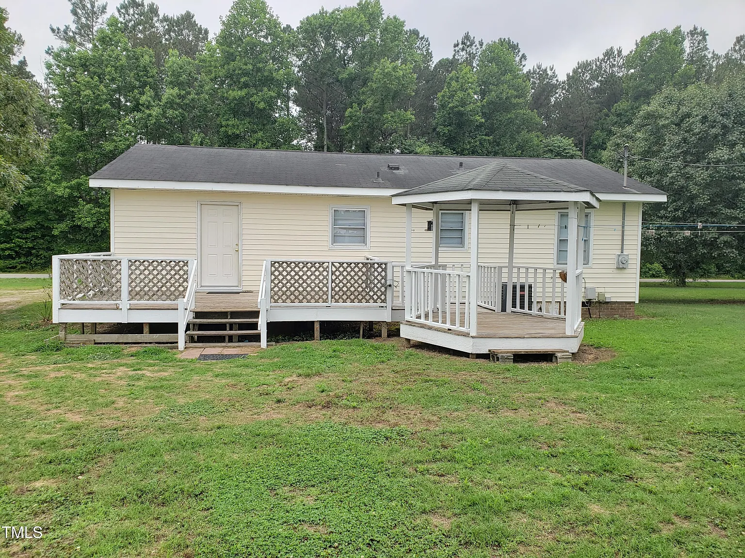 3 bed, 1.0 bath, 1000 sqft, $1,450 — Photo 2