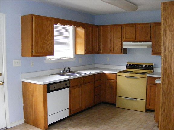3rd image of 955 Cotton Cir
