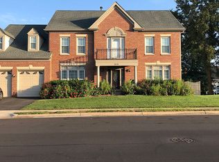 2638 Meadow Hall Dr, Herndon, VA 20171