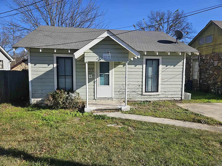 1908 Augusta St — Photo 1