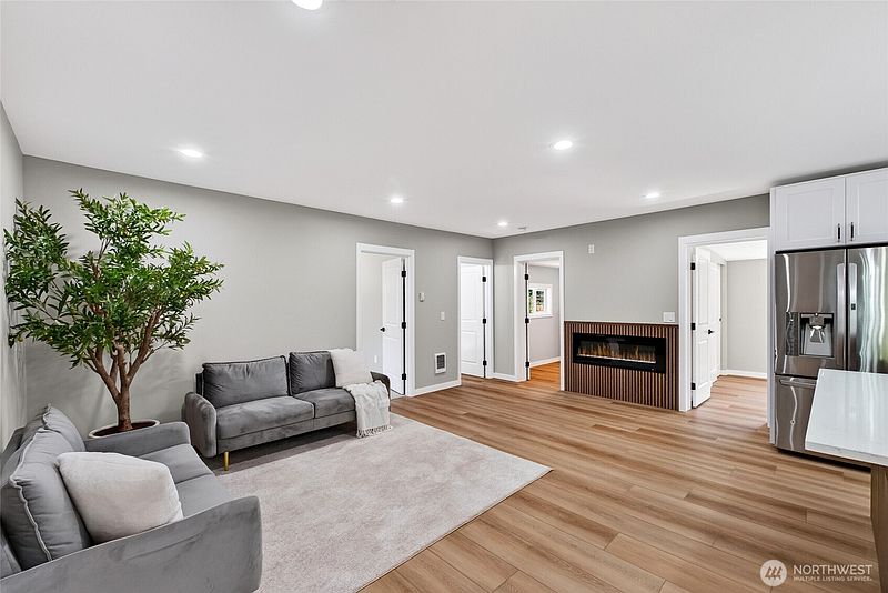 5th image of 20002 119th Street E