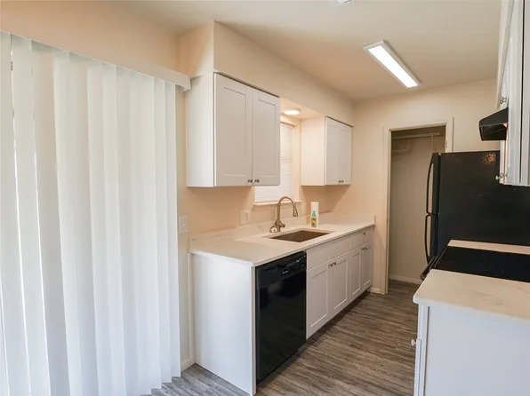 202 Southland Dr, Sanger, TX 76266