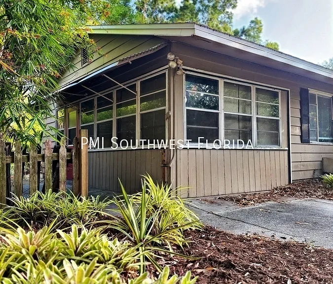 566 S Pelican Dr — Photo 3