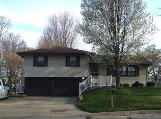 115 Karen Ln, Lansing, KS 66043