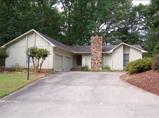 517 Colonial Dr, Greenwood, SC 29649