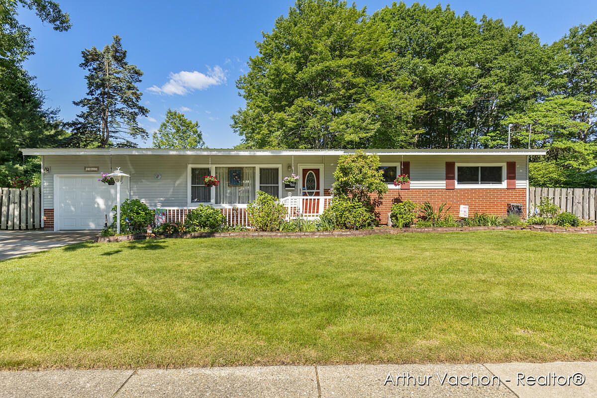 2835 Beach St, Muskegon, MI 49441 Zillow