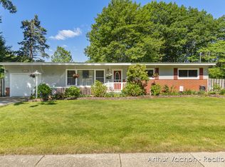 2835 Beach St, Muskegon, MI 49441
