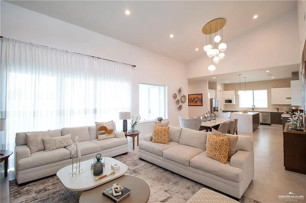 4 bed, 3.5 bath, 2684 sqft, $5,000 — Photo 2