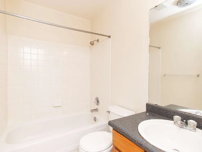 2014 Cedarhill Dr #C — Photo 9