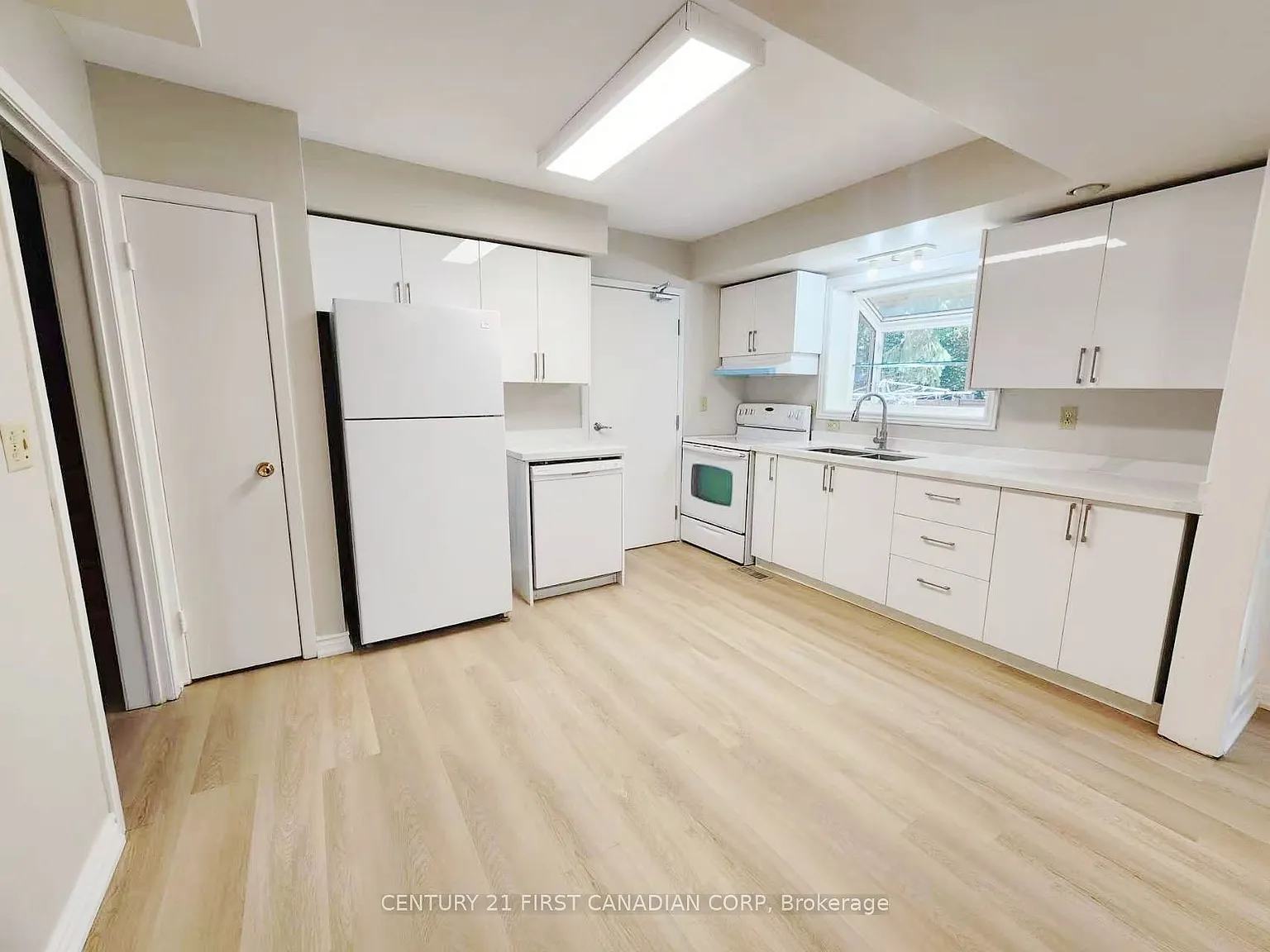 3 bed, $2,090 — Photo 2
