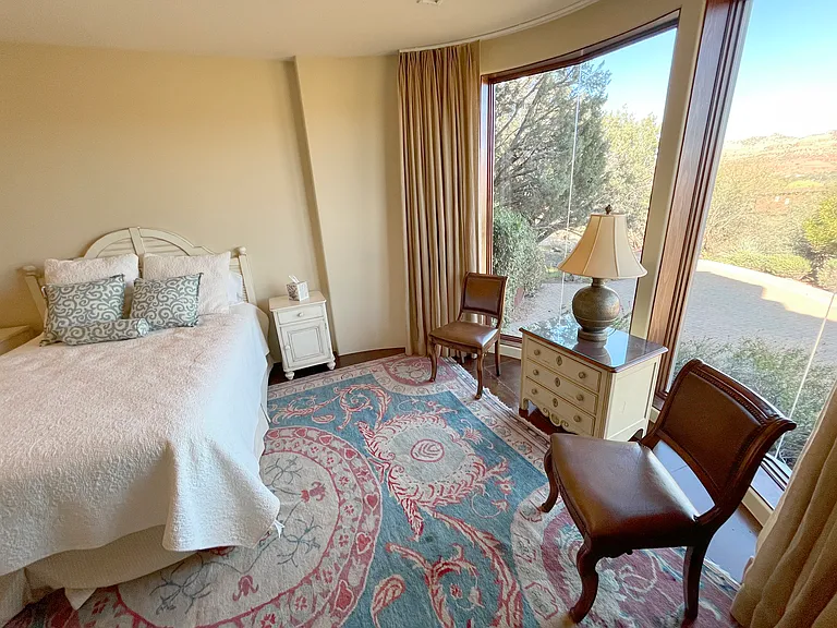 Master Suite 4 Sitting Area