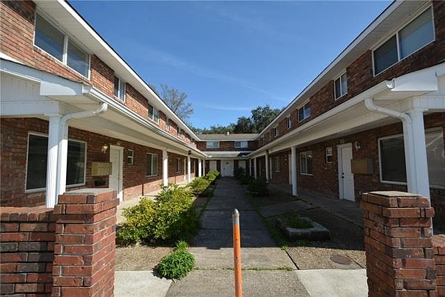 1st image of 2821 Pakenham Dr APT 102
