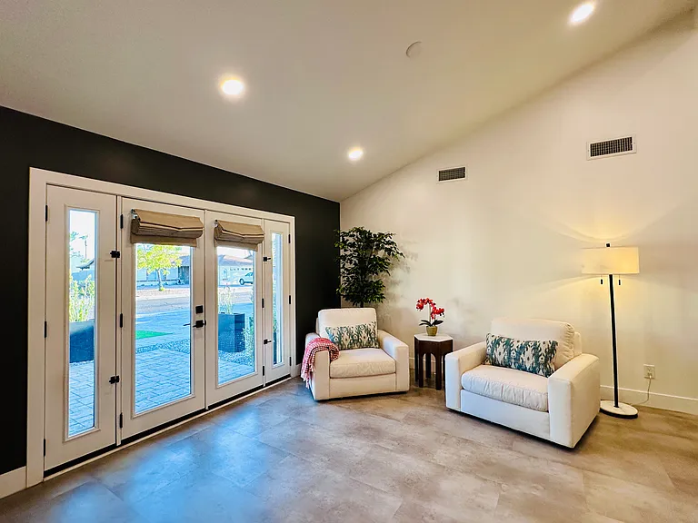 Front sitting area